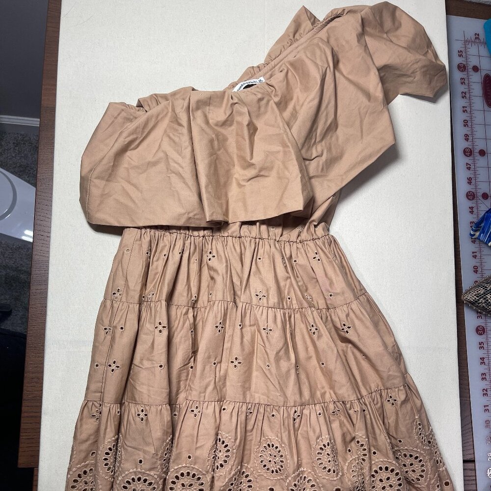 Abercrombie & Fitch One Shoulder Tiered Mini Dress XS Taupe Brown Eyelet Ruffle